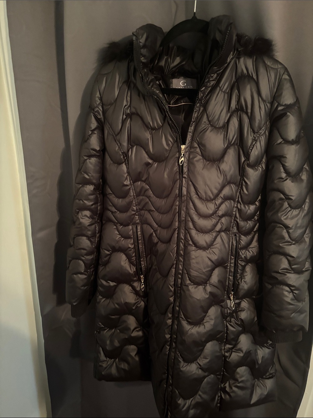Women's Quilted Hooded Puffer Coat with Faux-Fur Trim long down to the knees